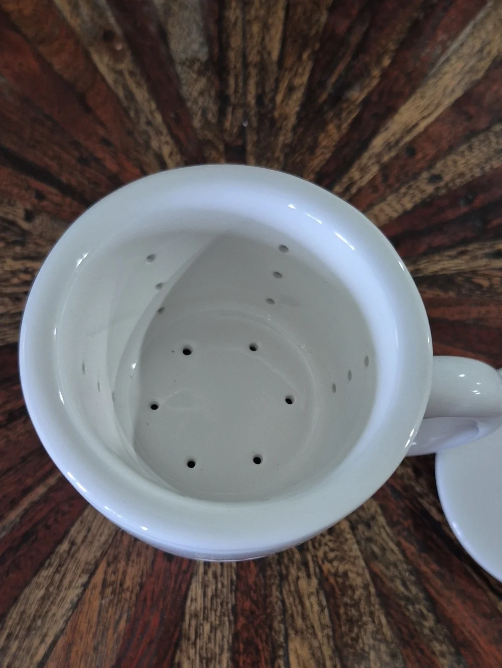 Pottery Barn White 10oz Tea Ceramic Mug with Ceramic Infuser & Lid